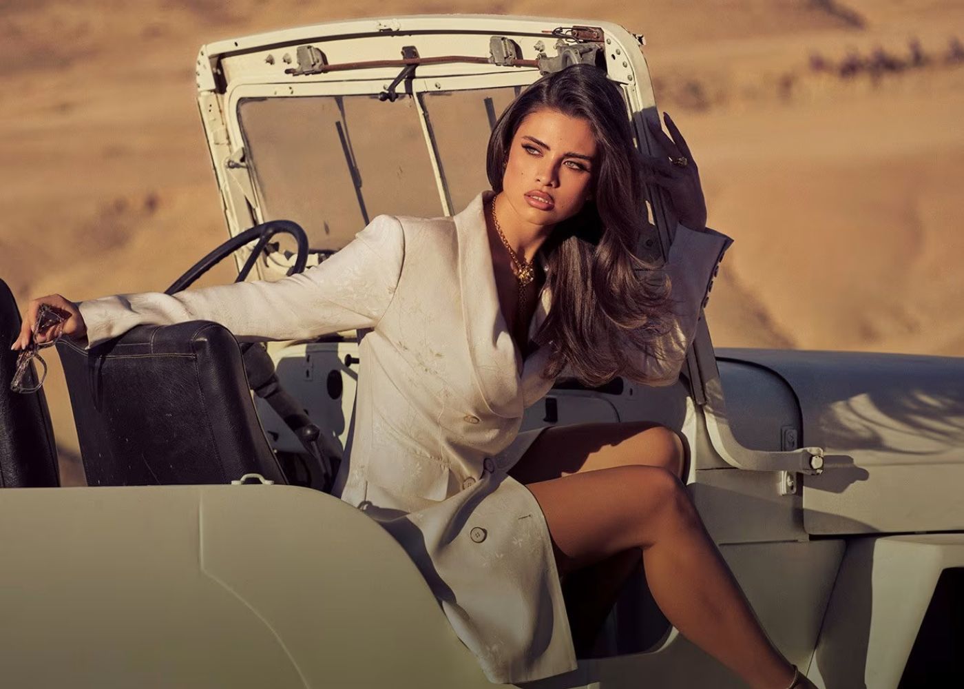 GUESS Luxury ősz-tél borító GUESS Luxury ősz-tél borító