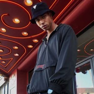 GUESS FÉRFI SÁLAK ÉS SAPKÁK